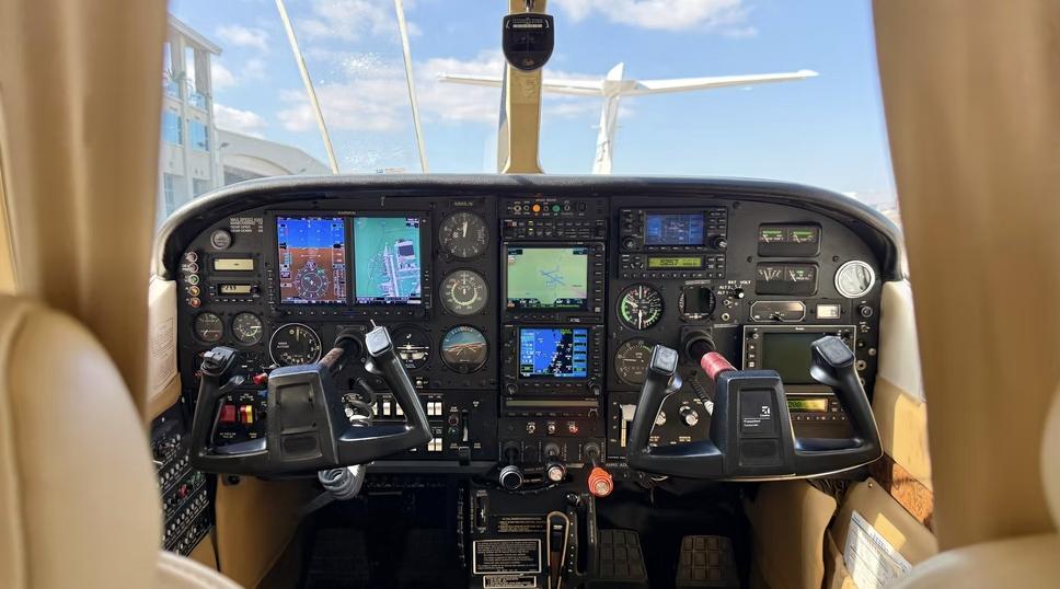 1986 CESSNA P210R Photo 4